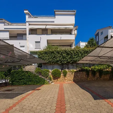 Roberto Apartment Njivice