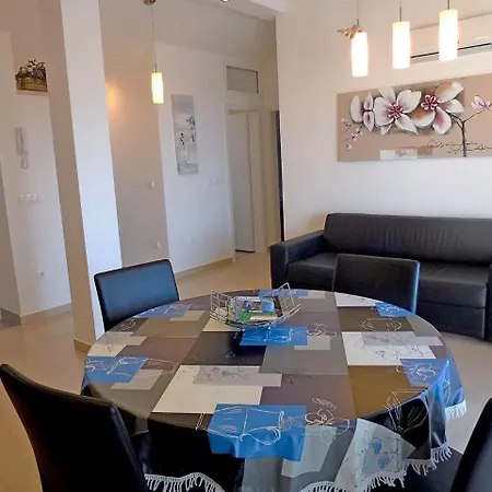 Roberto Apartment Njivice