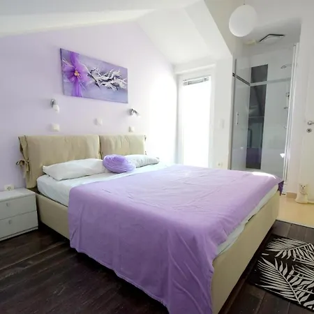 Roberto Apartment *
