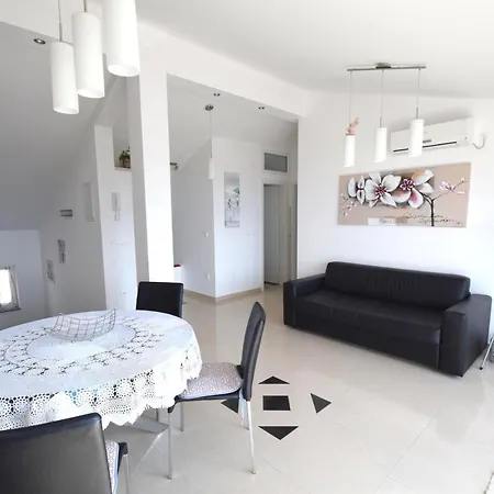 Roberto Apartment