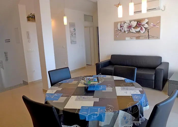 Roberto Διαμέρισμα Njivice